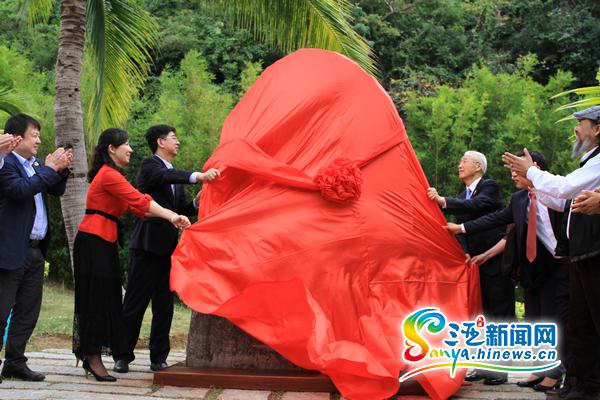 韓國濟(jì)州道回贈(zèng)海南雕塑 “八月之門”落戶三亞