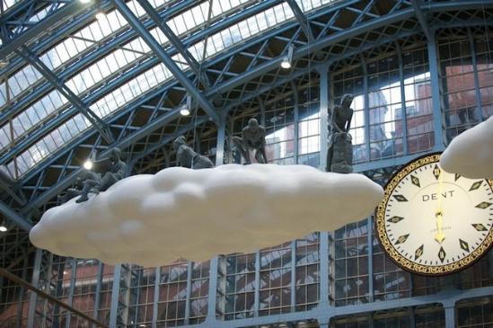 Cloud I Meteoros，圣潘克拉斯火車站的飄浮雕塑